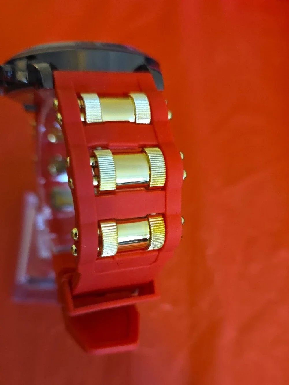 Men's Red Silicone Strap Watch with Black Case and Gold Accents